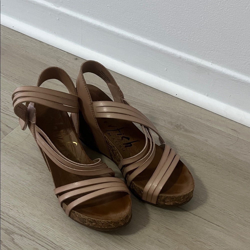 Chic Women's Wedge Sandals in Tan